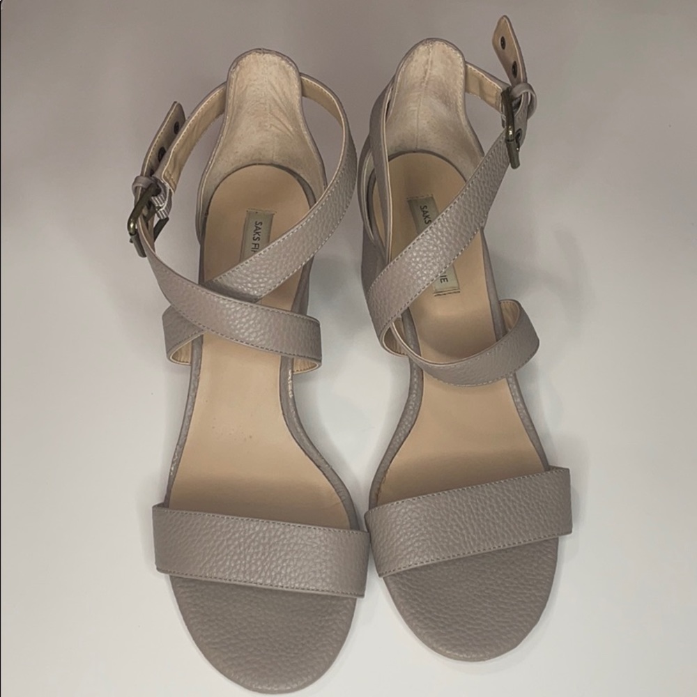 👠 SAKS FIFTH AVENUE HEELS